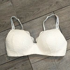 Victoria secret Lace molded cup wireless bra